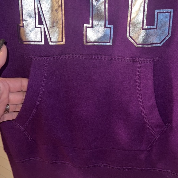 🔥3 for $25🔥 (EUC) PURPLE AEROPOSTALE SWEATSHIRT WITH FRONT POCKETS SZ M - Picture 4 of 4